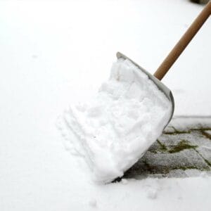 Rechtliche Aspekte des Winterdienstes: Pflichten der Grundstückseigentümer